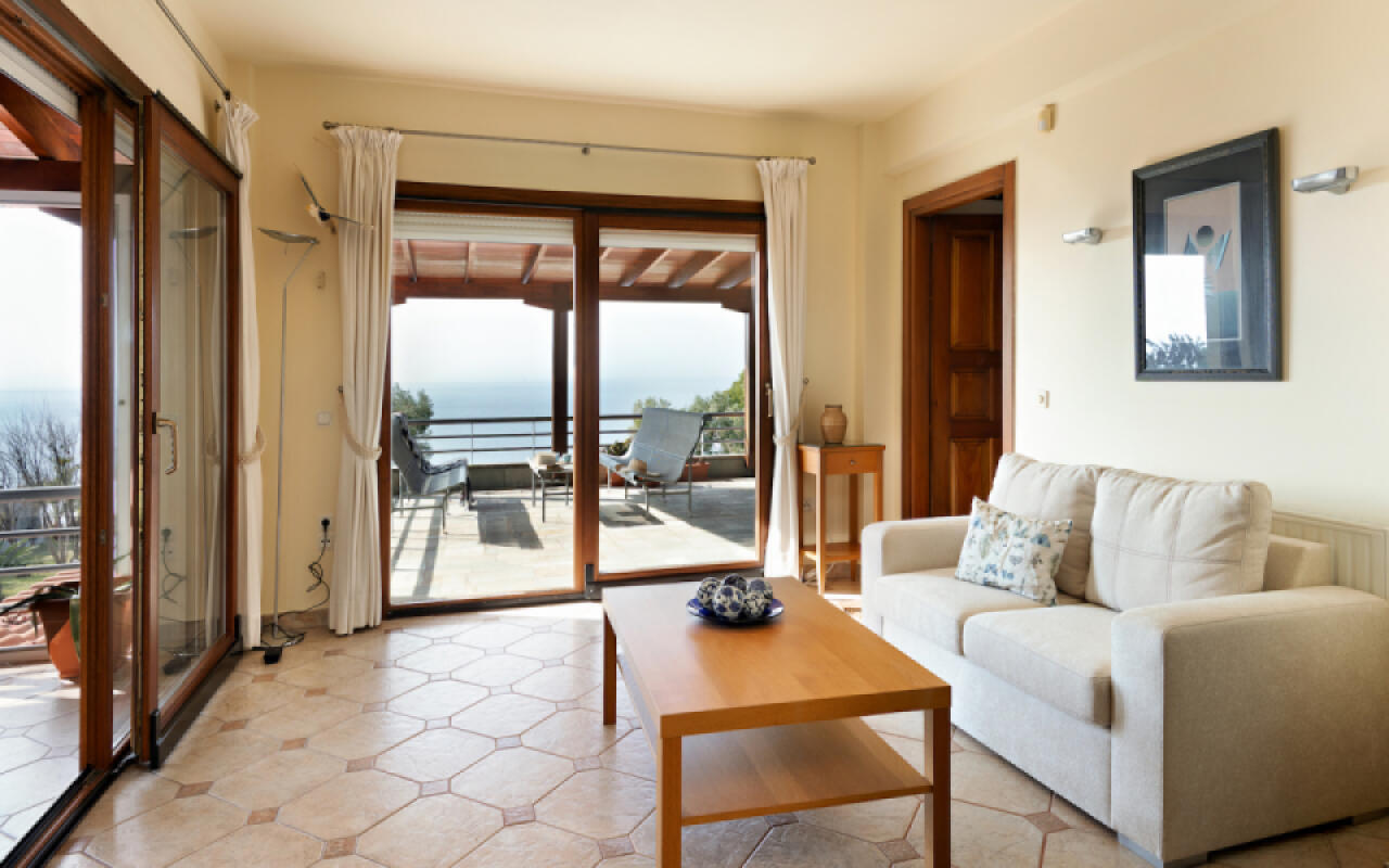 Sunset Boulevard, Kastri Nikiti