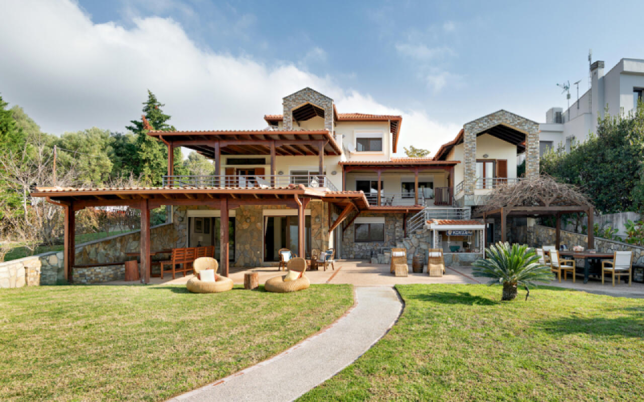 Sunset Boulevard, Kastri Nikiti