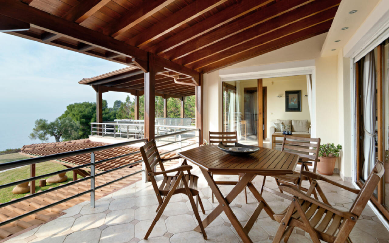 Sunset Boulevard, Kastri Nikiti