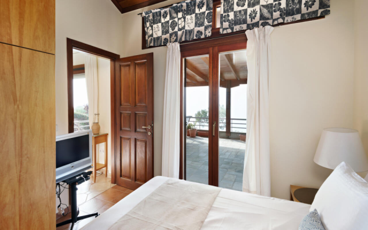 Sunset Boulevard, Kastri Nikiti