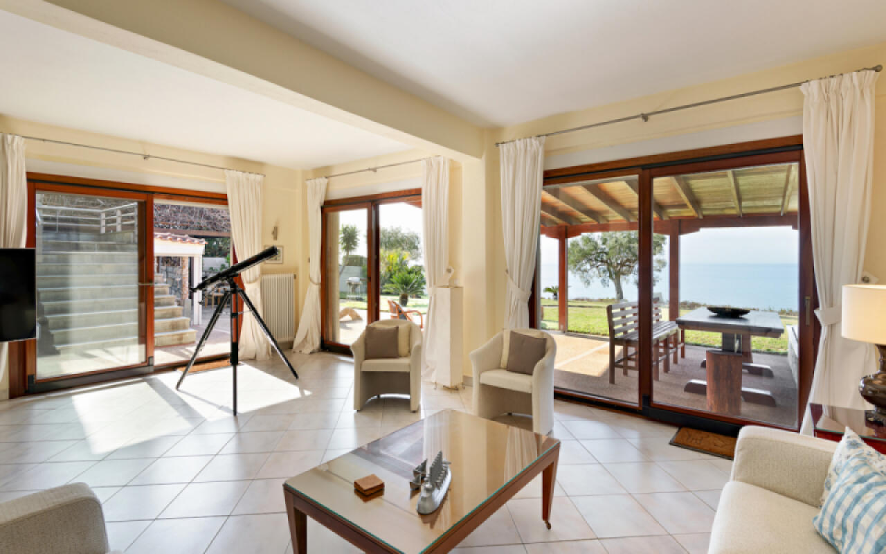 Sunset Boulevard, Kastri Nikiti