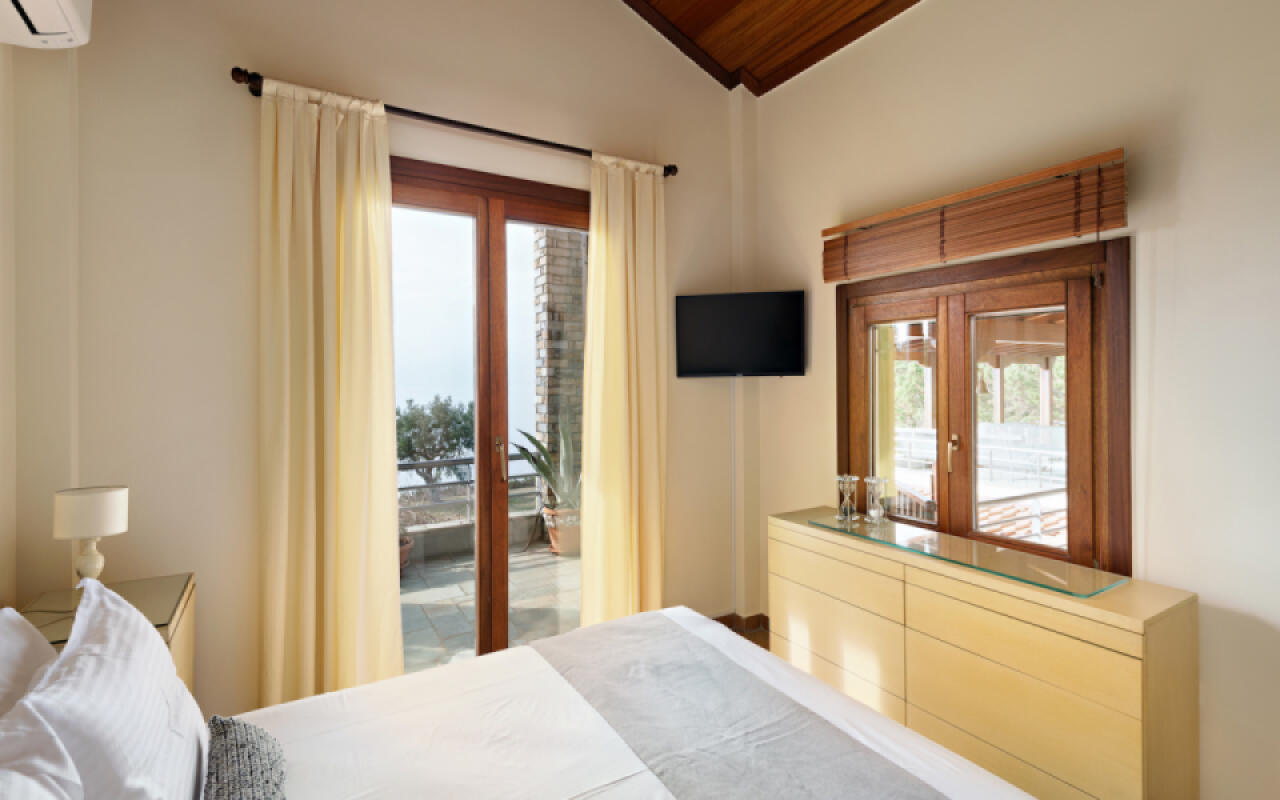 Sunset Boulevard, Kastri Nikiti