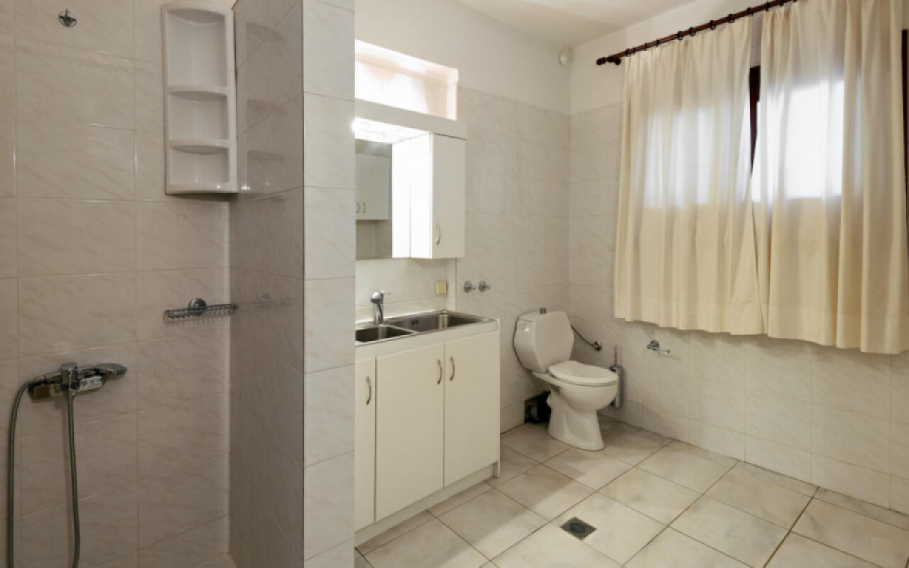 Sunset Boulevard, Kastri Nikiti