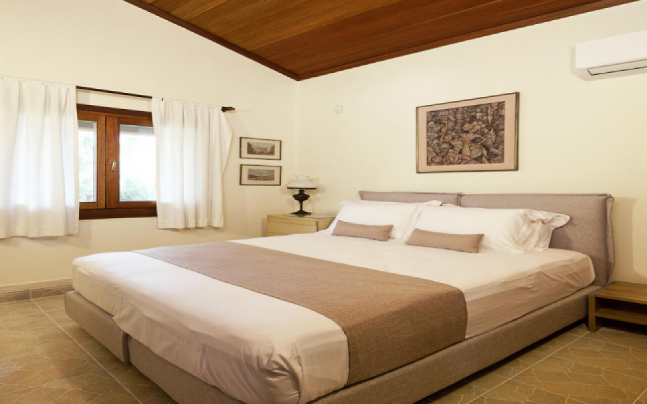 Sunset Boulevard, Kastri Nikiti