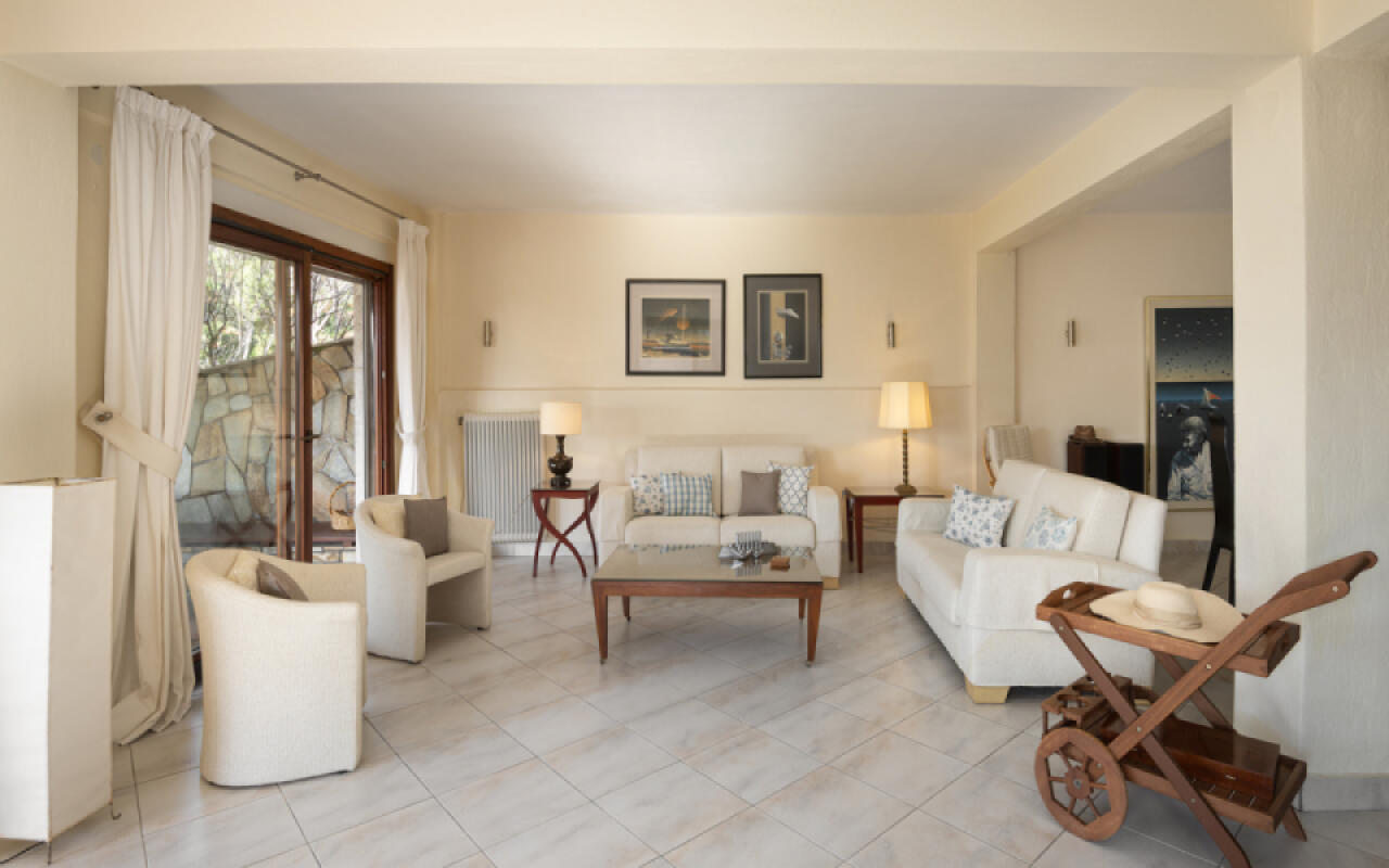 Sunset Boulevard, Kastri Nikiti