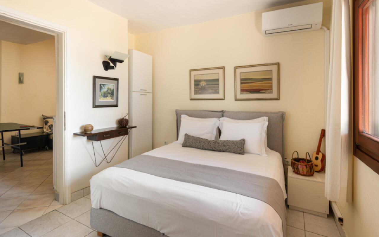 Sunset Boulevard, Kastri Nikiti