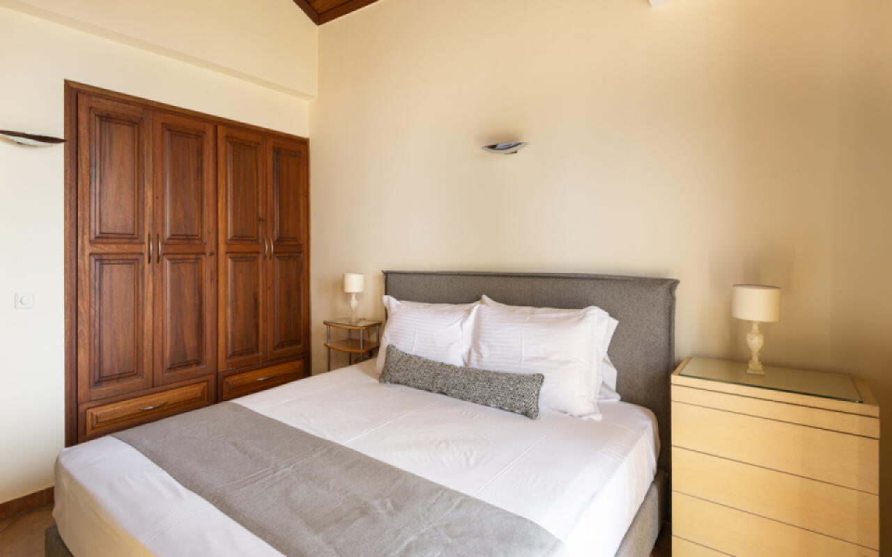 Sunset Boulevard, Kastri Nikiti