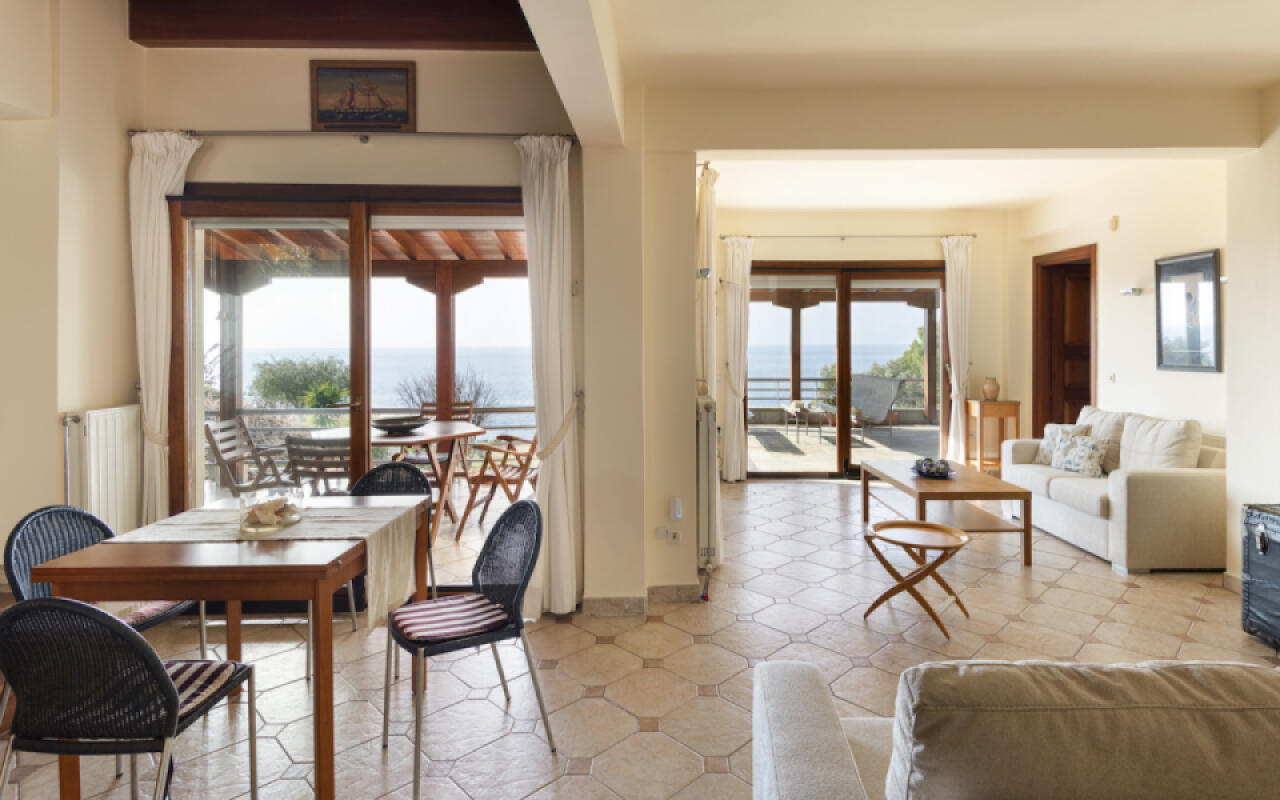 Sunset Boulevard, Kastri Nikiti