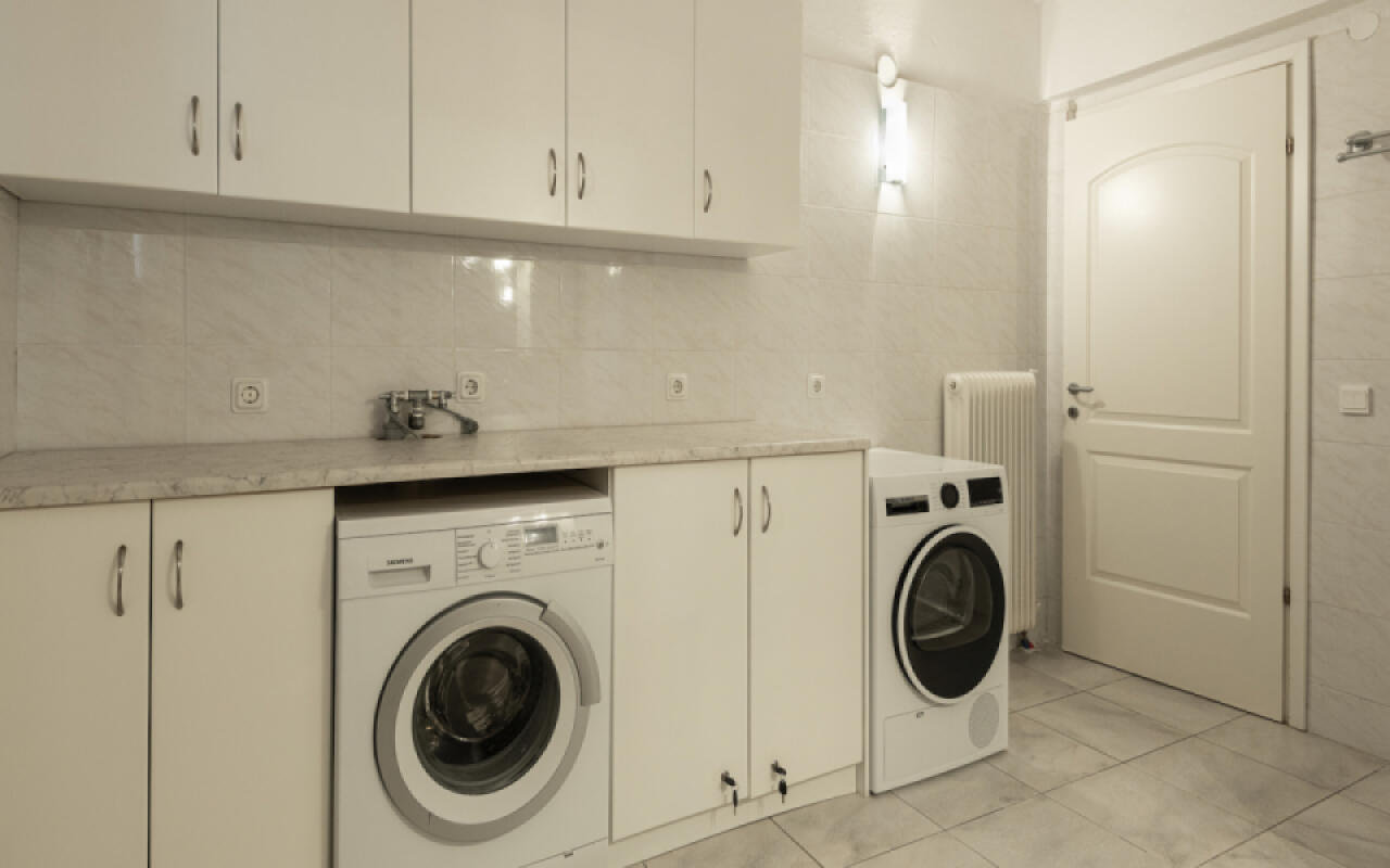 Sunset Boulevard, Kastri Nikiti