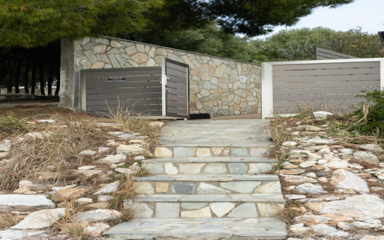 Sunset Boulevard, Kastri Nikiti