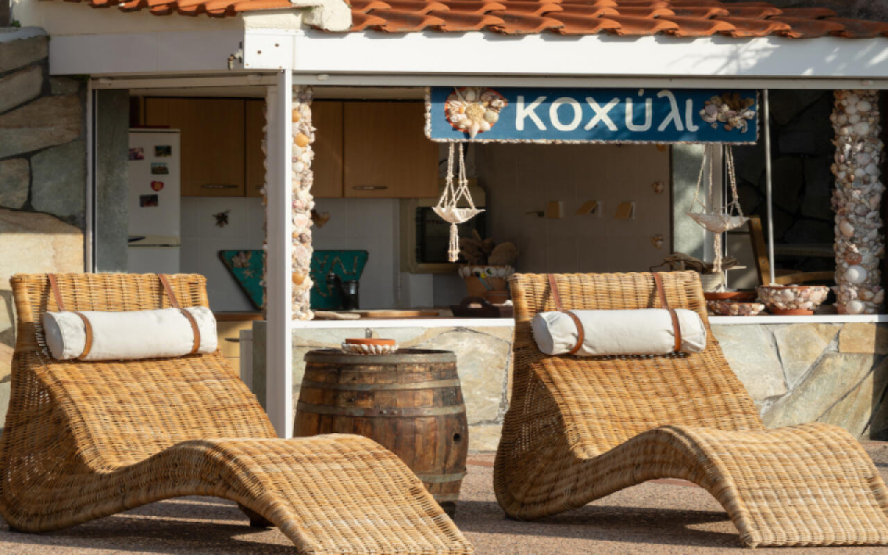 Sunset Boulevard, Kastri Nikiti