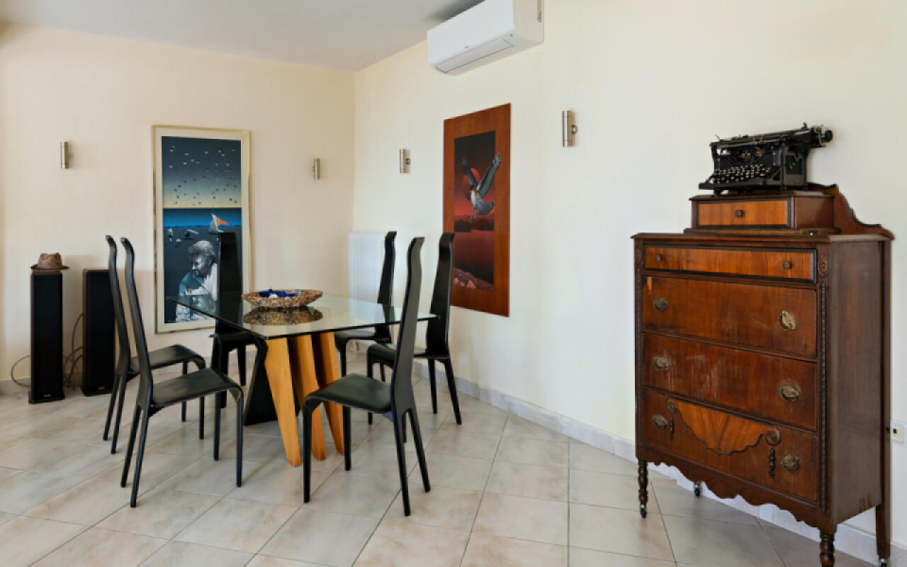 Sunset Boulevard, Kastri Nikiti